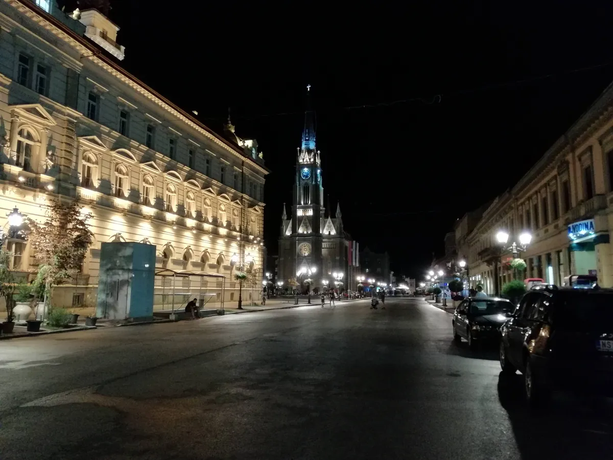 novi-sad-centrum-wonen-en-werken Novi Sad at night