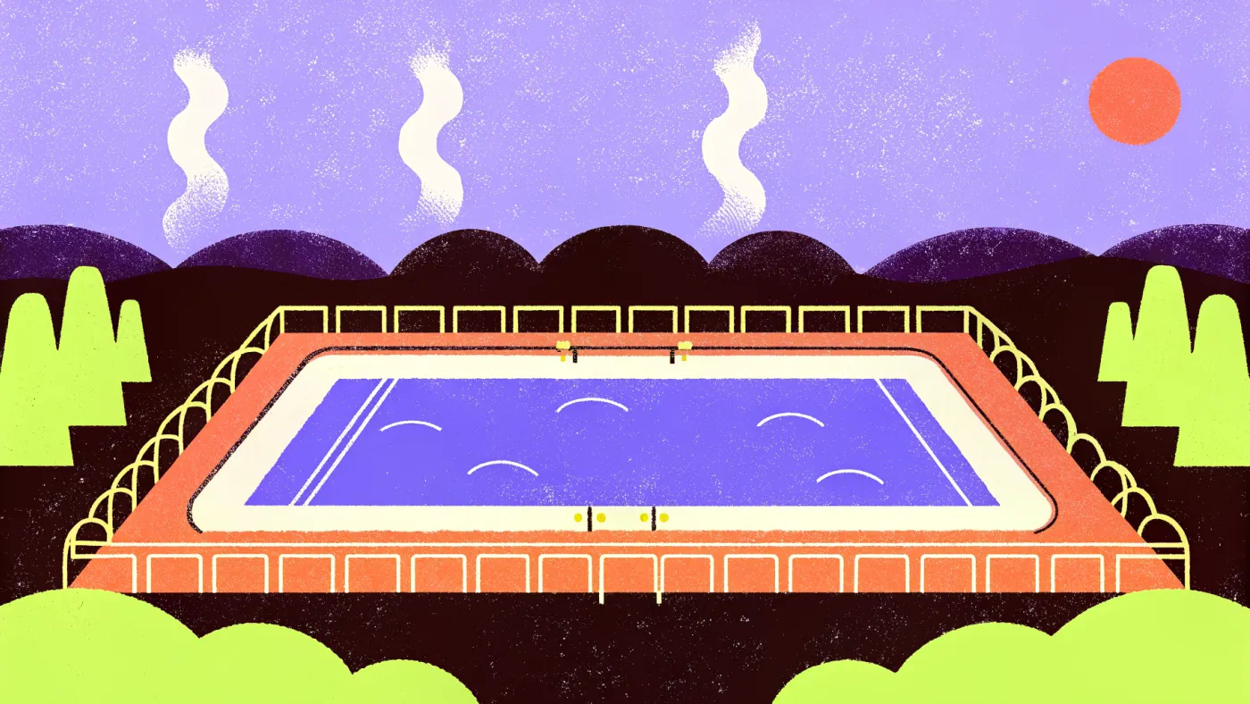 De badhuizen van Boedapest: warme bronnen, barokke gevels en de beste plek om een werkweek van je af te weken Een groot thermaal buitenbad met stoom boven het water, gele barokke gevels en een verlaten handdoek op de rand