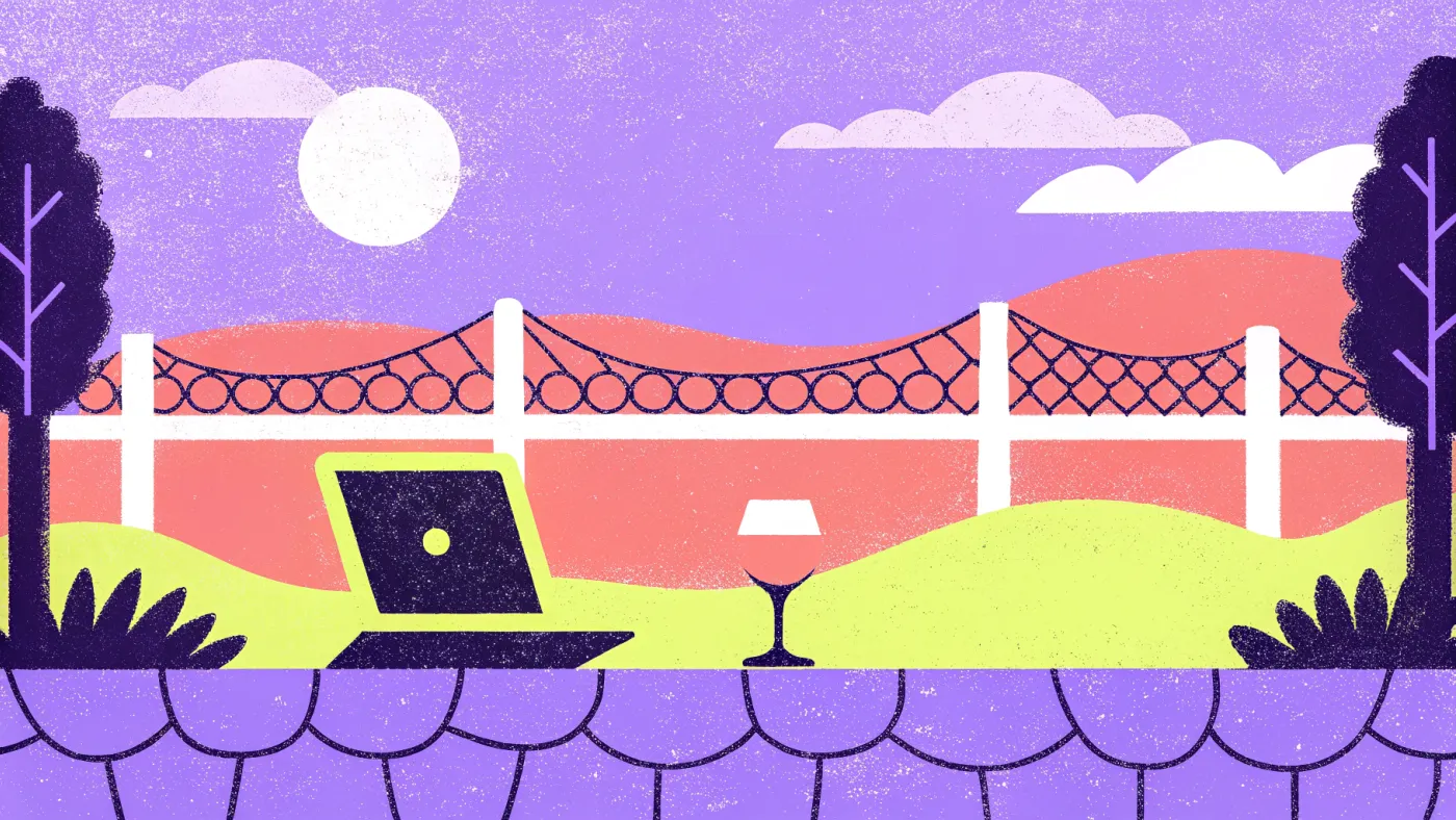 De Donau-oever: rustig werken met uitzicht, en in de zomer de plek waar de hele stad buiten zit Een laptop en een glas met een lichte drank op een stenen kade langs een brede rivier, met een verlichte kettingbrug op de achtergrond