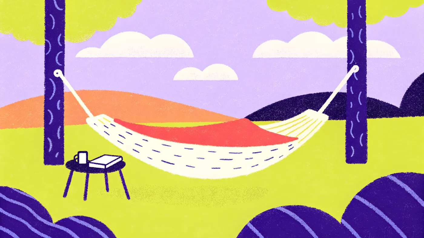 Slow travel: de hangmat gebruiken waarvoor hij bedoeld is Een lege hangmat tussen twee bomen met een dichtgeslagen boek en een uitgeschakelde telefoon op een tafeltje