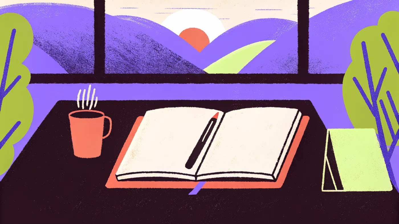 Een e-reader op een houten bureau naast een dampende mok en een notitieboek met pen