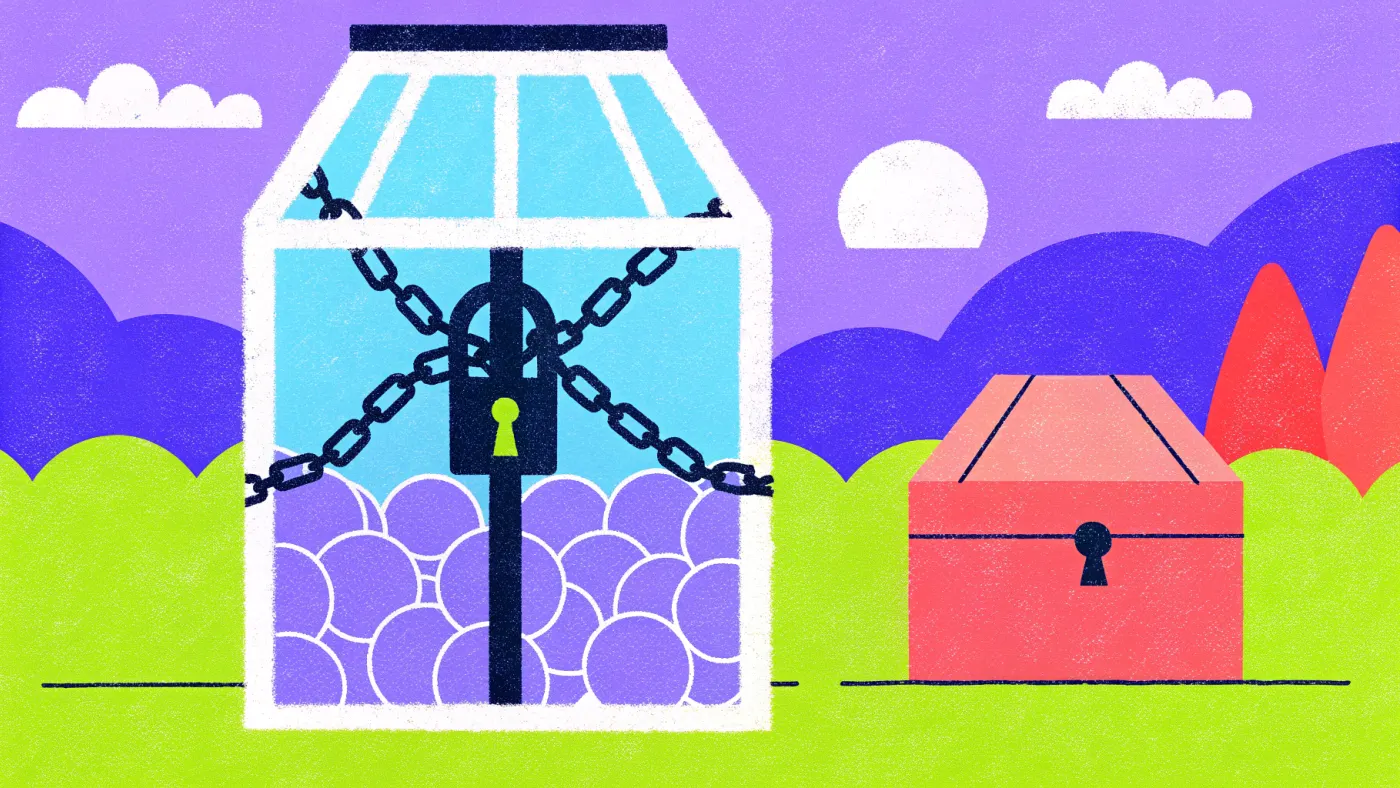 Proof of Stake: je zet munten in als onderpand en krijgt daar stemrecht en beloning voor terug Munten opgesloten in een glazen kist met een ketting, naast een stembus