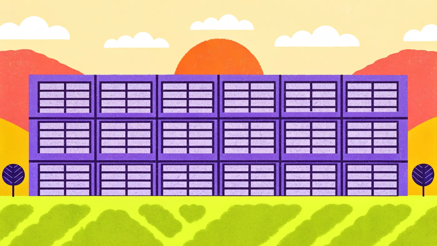 SiteGround draait sinds 2020 op Google Cloud, met een datacenter in Nederland Rijen serverkasten onder een glazen dak met zachte wolken erboven