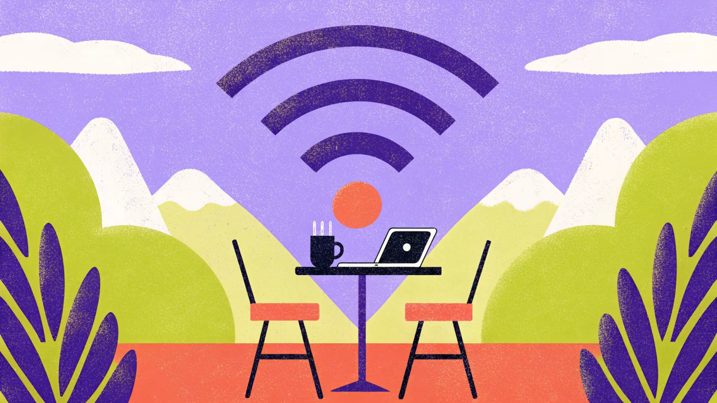 Publieke wifi in een café: precies het moment waarop je een VPN aanzet Een kop koffie naast een laptop op een cafétafel met een wifi-symbool boven een klein hangslot
